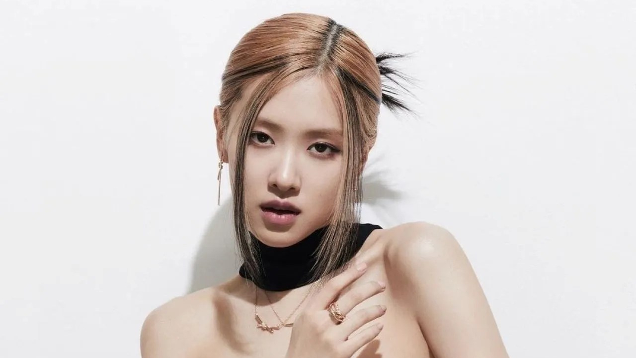 רוזה מBLACKPINK חידשה את החוזה שלה עם YG, שאר חברות הקבוצה עדיין בדיונים
