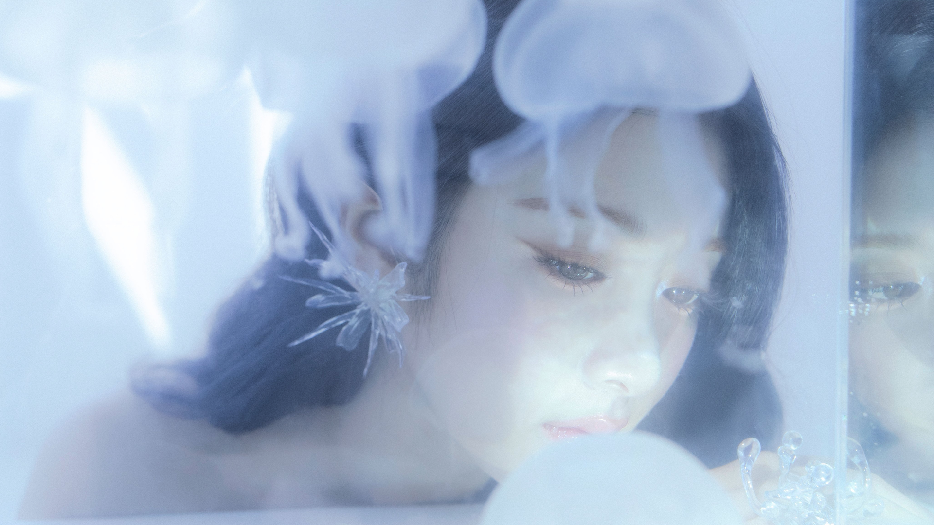 HUH YUNJIN